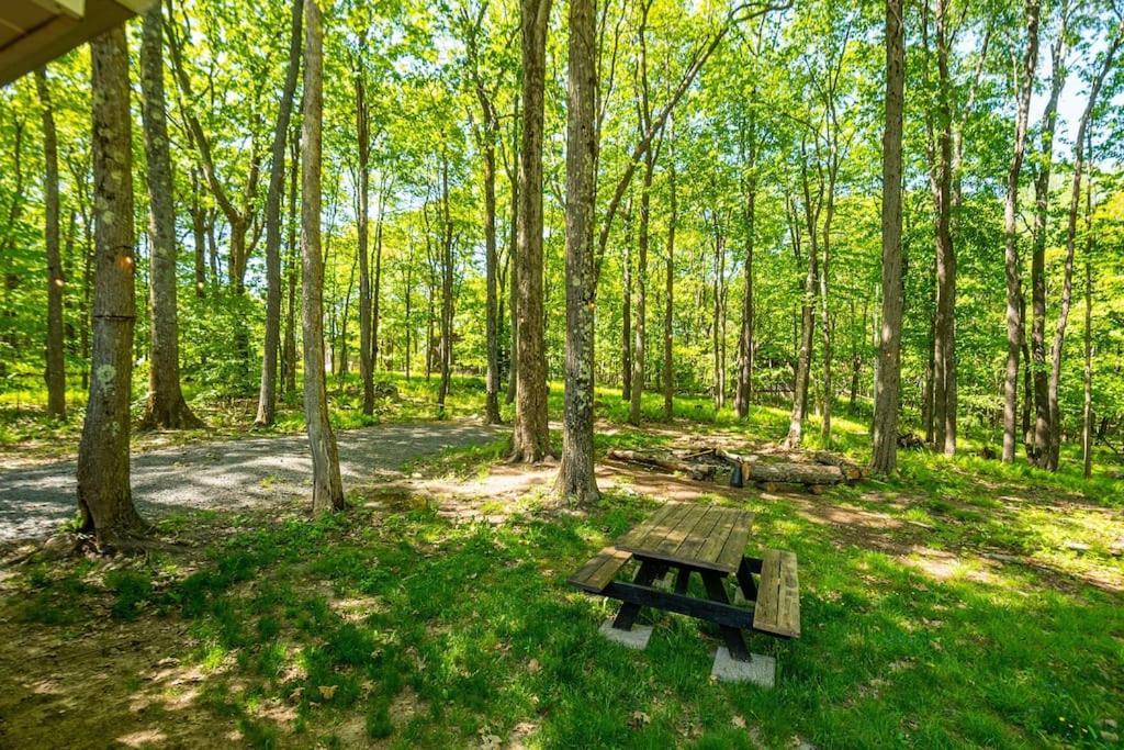 *Entire House • Sleeps 9 • Hot Tub • Pets Welcome* McHenry Exterior photo