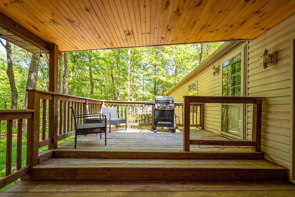 *Entire House • Sleeps 9 • Hot Tub • Pets Welcome* McHenry Exterior photo